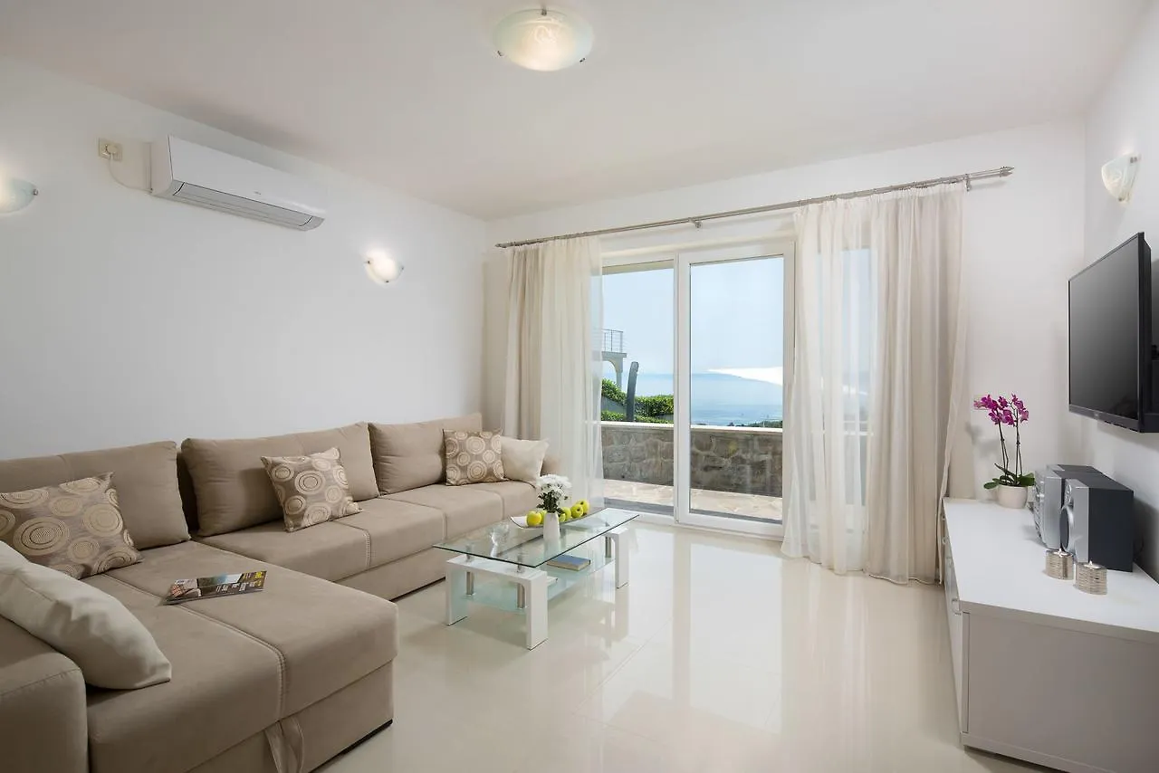 Villa Silvija Poljane Croatia